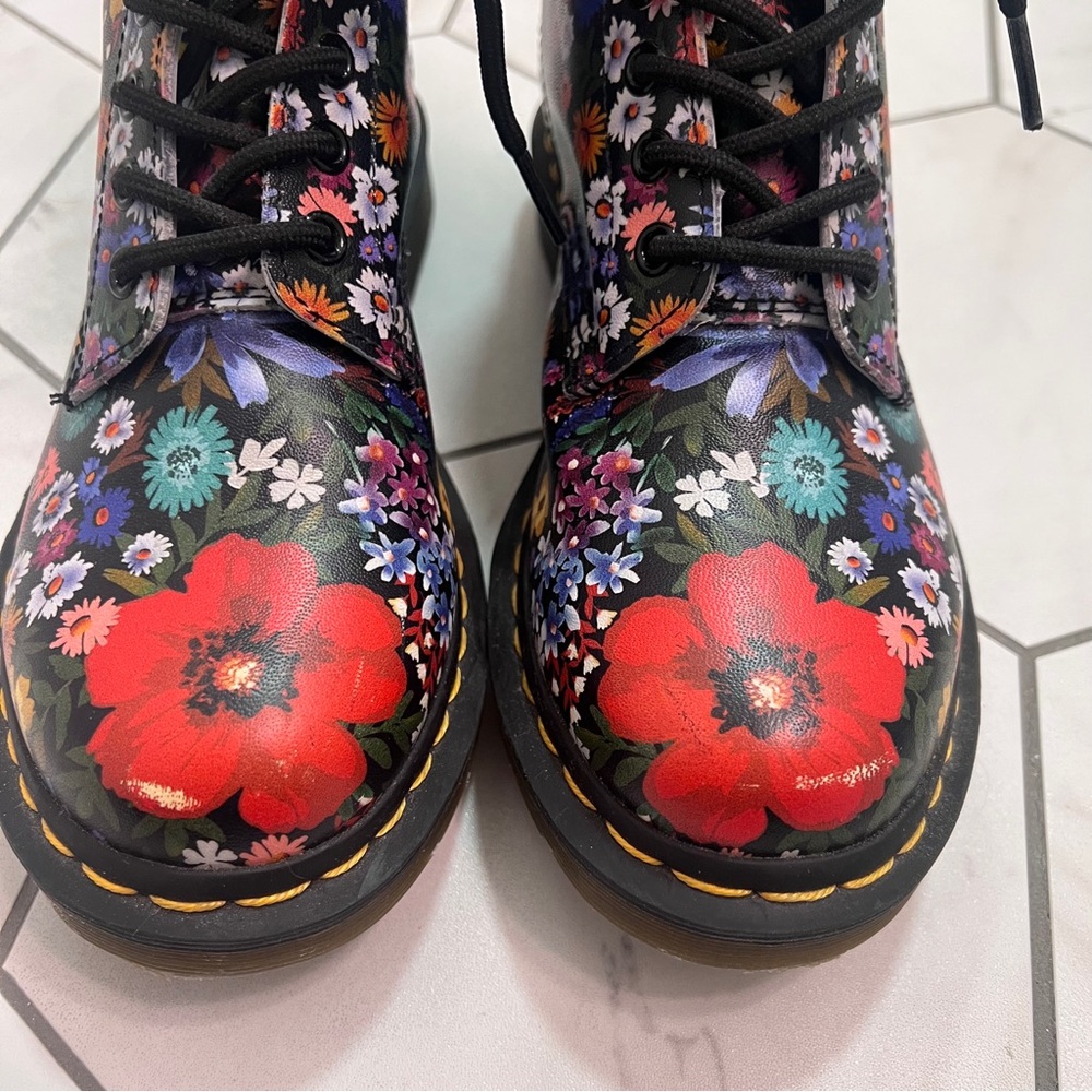 Dr. Martens 1460 Pascal Wanderlust Multicolored Floral Boot Size 8 Women - Picture 3 of 9